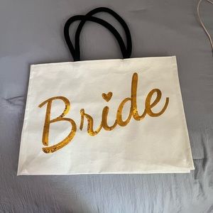 beautiful bag for a spectacular bride
